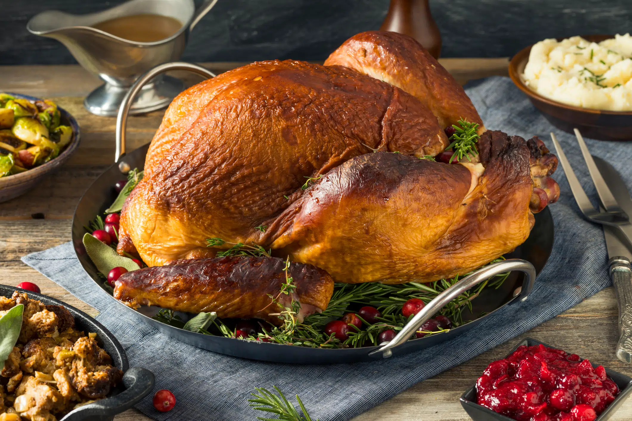 These Roasting Pans Will Save Your Thanksgiving, No Matter Your Budget