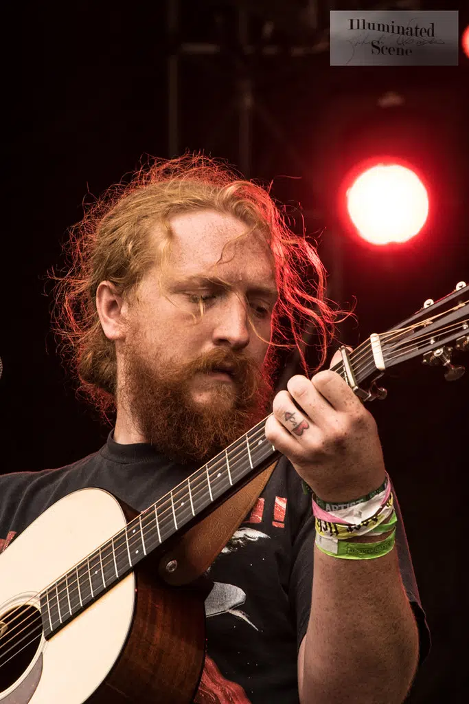 (Video) Tyler Childers sings an amazing acoustic version of White House Road