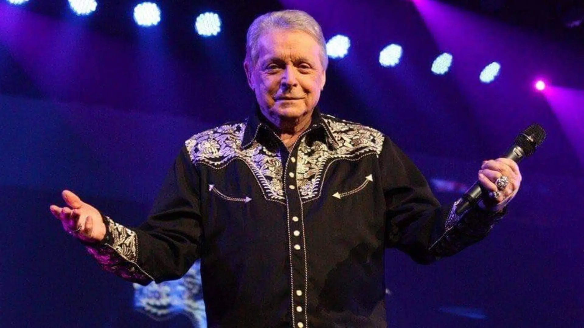 Country music legend Mickey Gilley has passed away at 86