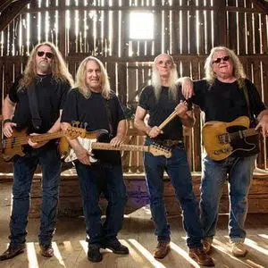 LISTEN: Richard Young with Kentucky Headhunters called into Texas Nights with Scotty and Amber 4/25/23