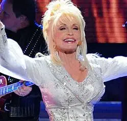 Dolly Parton to Perform at Dallas Cowboys Thanksgiving Halftime Show
