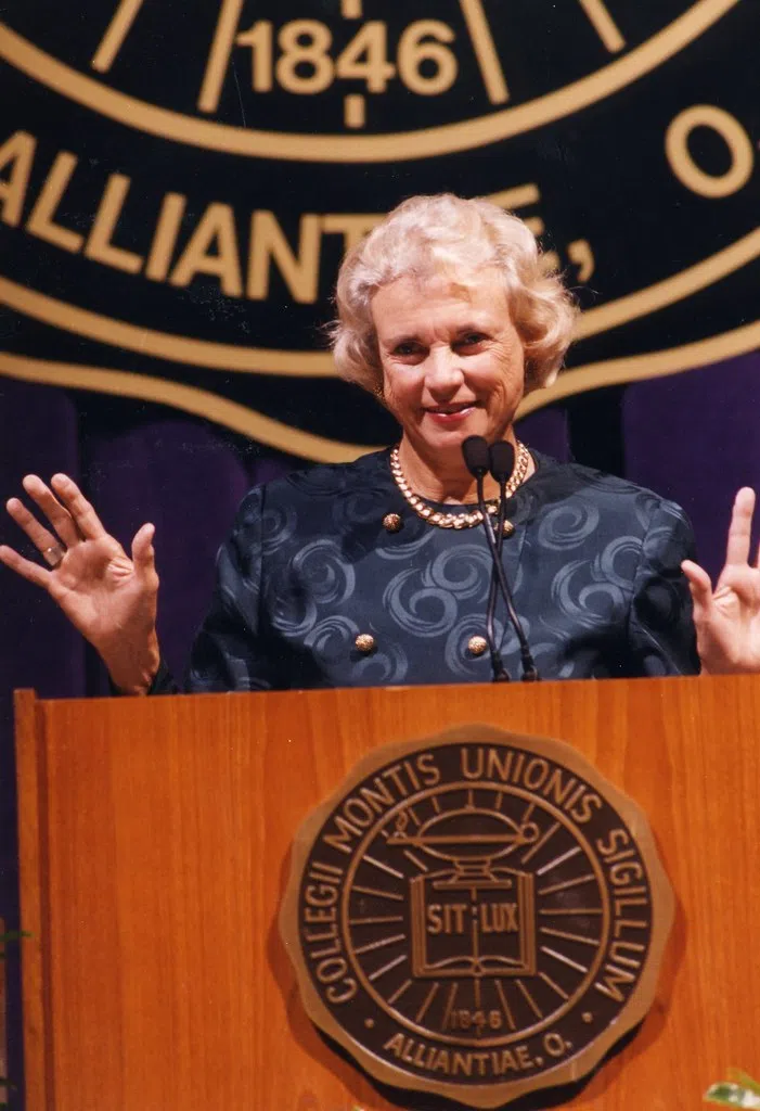 First Female Supreme Court Justice, Sandra Day O'Connor, Dead at 93