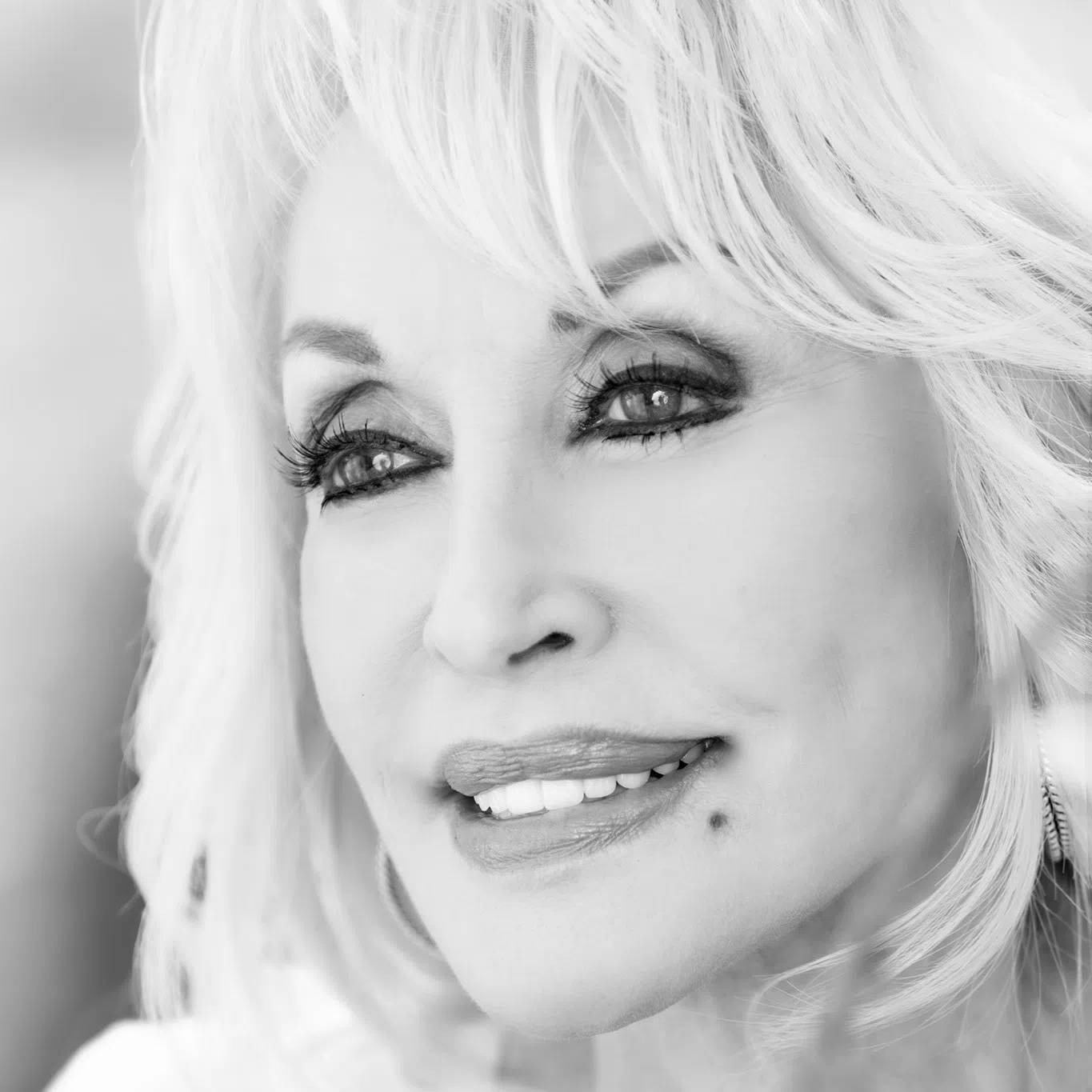 Prayers Up for Dolly: Queen of Country Sidelined by Kidney Stone