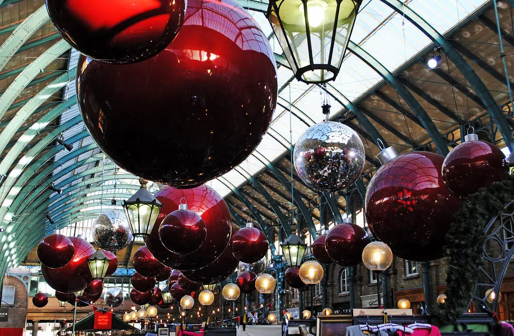 Amazing Video of What Happens When You Put Up Christmas Decorations Too Early [VIDEO] 105.7