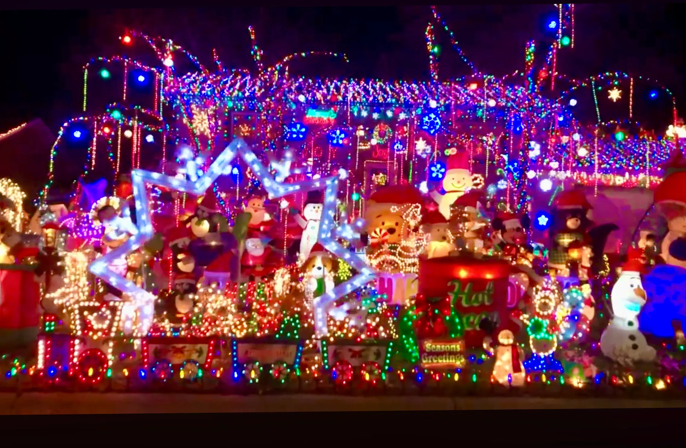 100,000 lights!! Is this the “Real” Griswold House? [VIDEO] 105.7