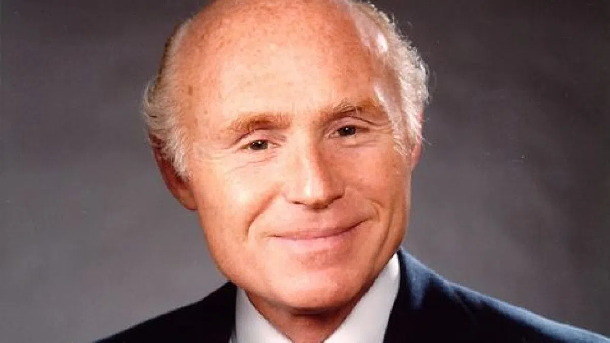 Herb Kohl, former US senator and Bucks owner, dies at 88 105.7 WAPL