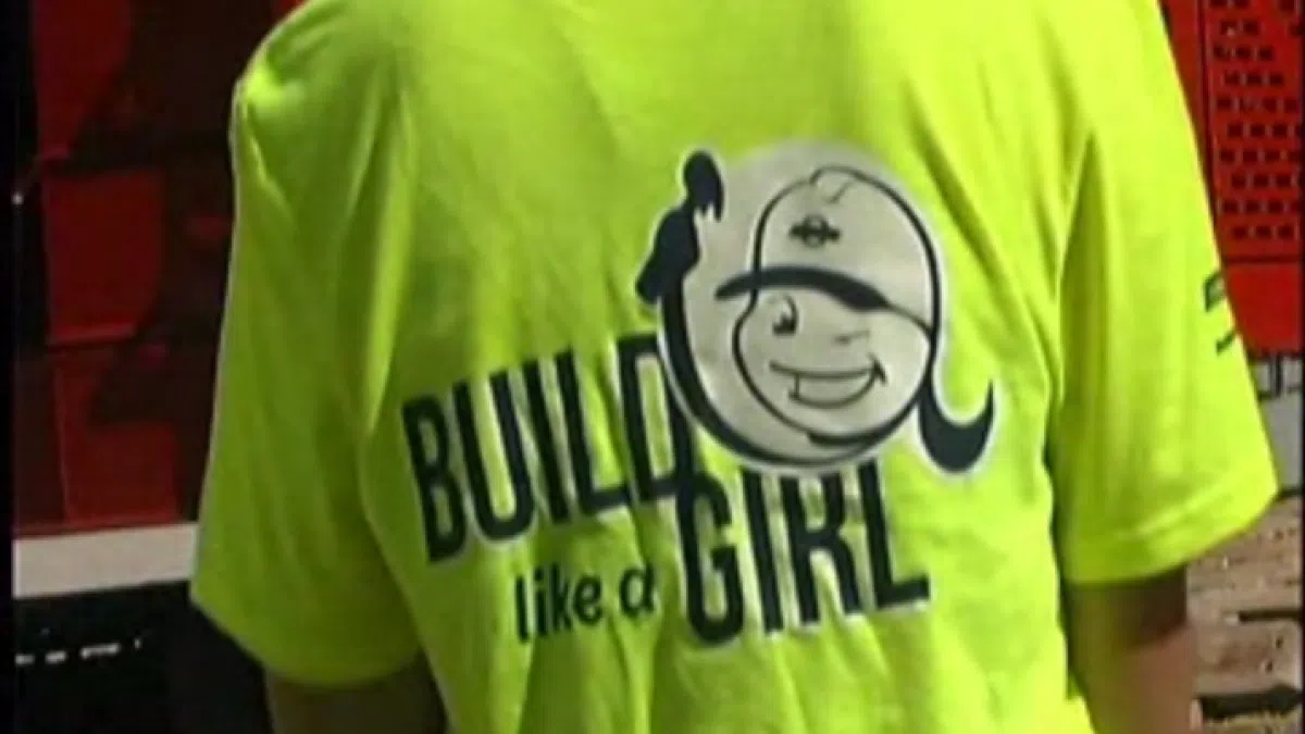 Menasha students learn construction through “Build Like a Girl” 105.7