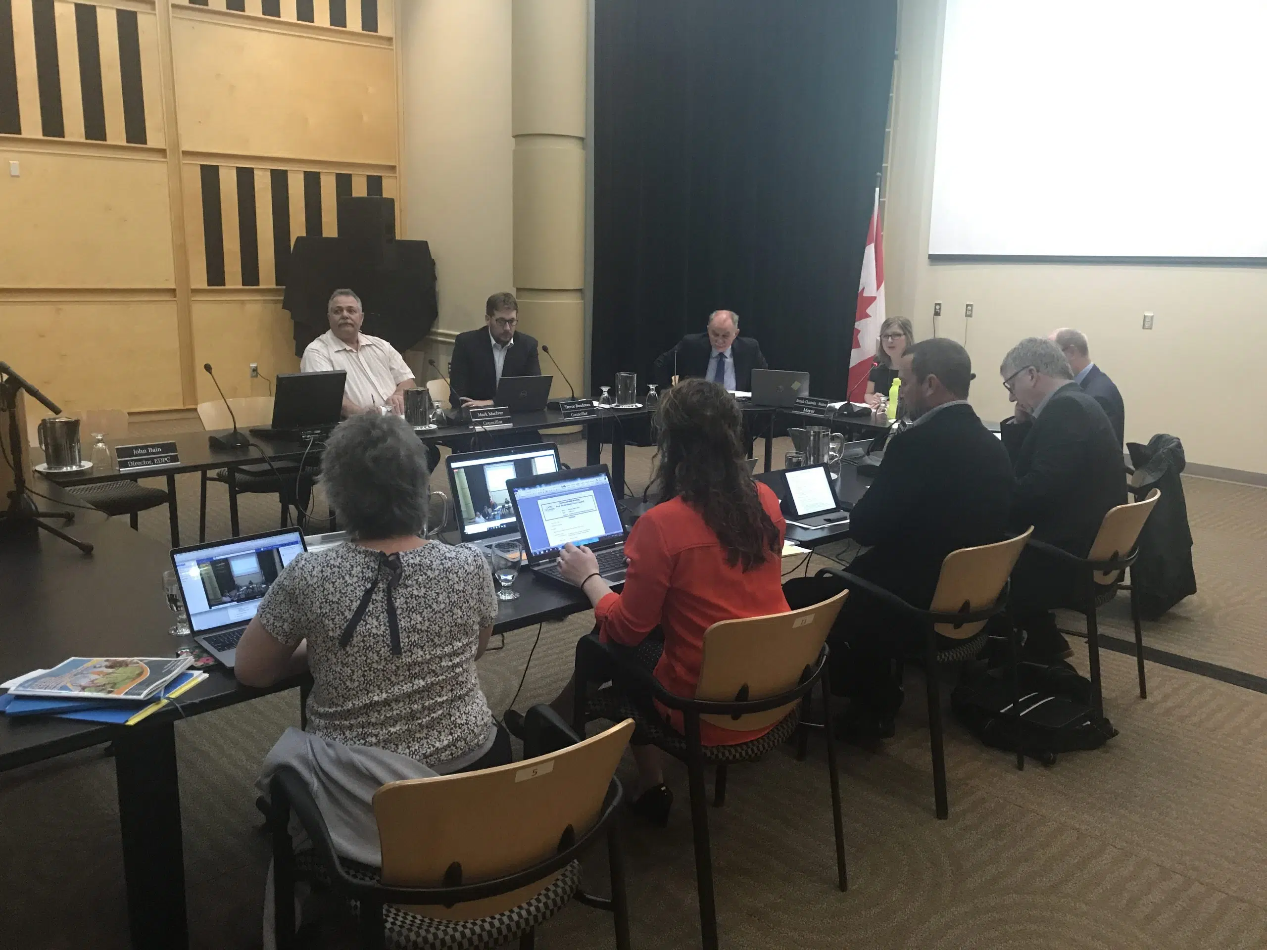 Town councillors to further debate cannabis legalization concerns