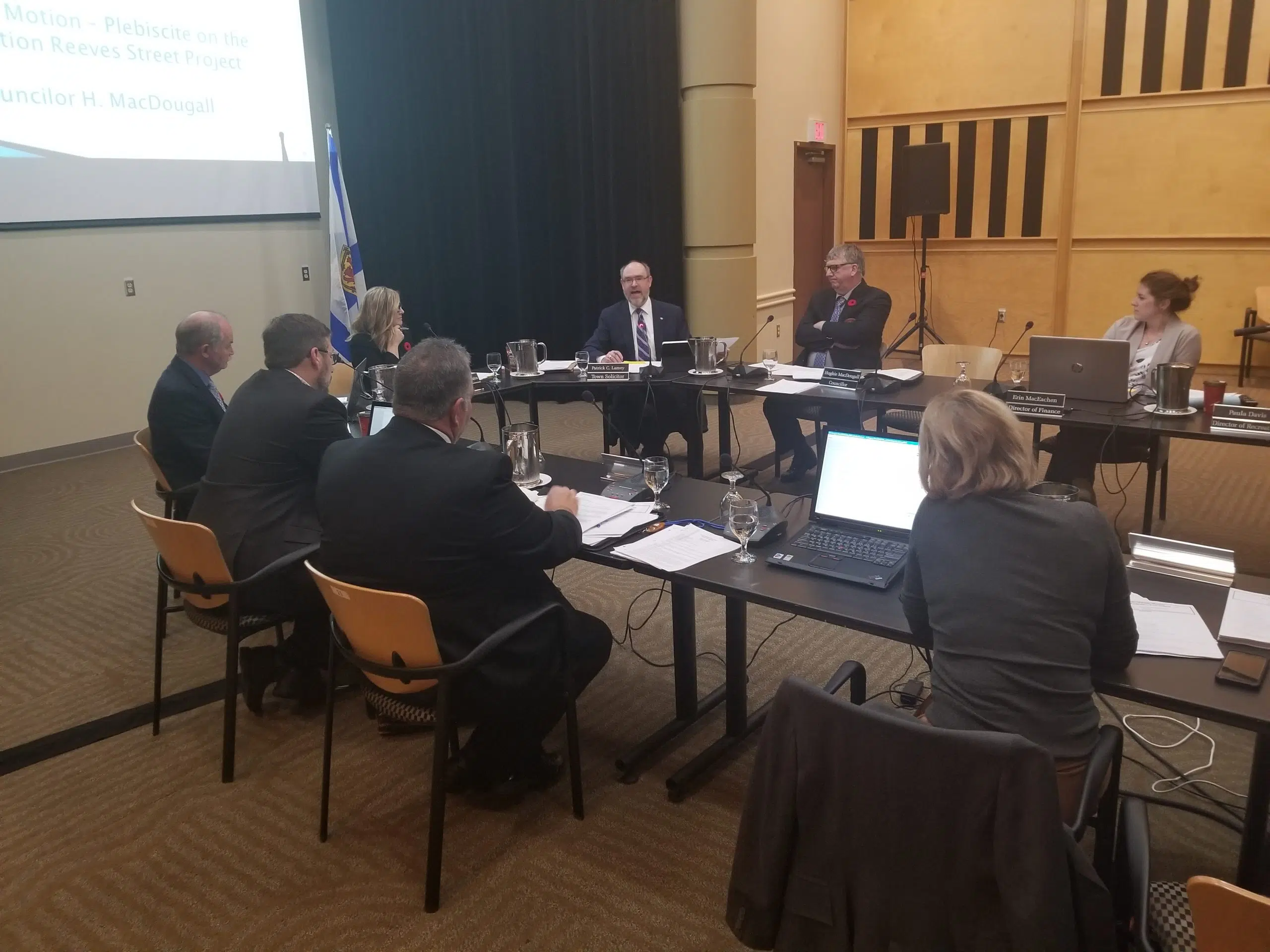 Councillors defeat motion to hold plebiscite on Reeves St. lane reduction