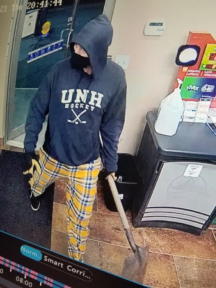 Man attempts robbery with shovel
