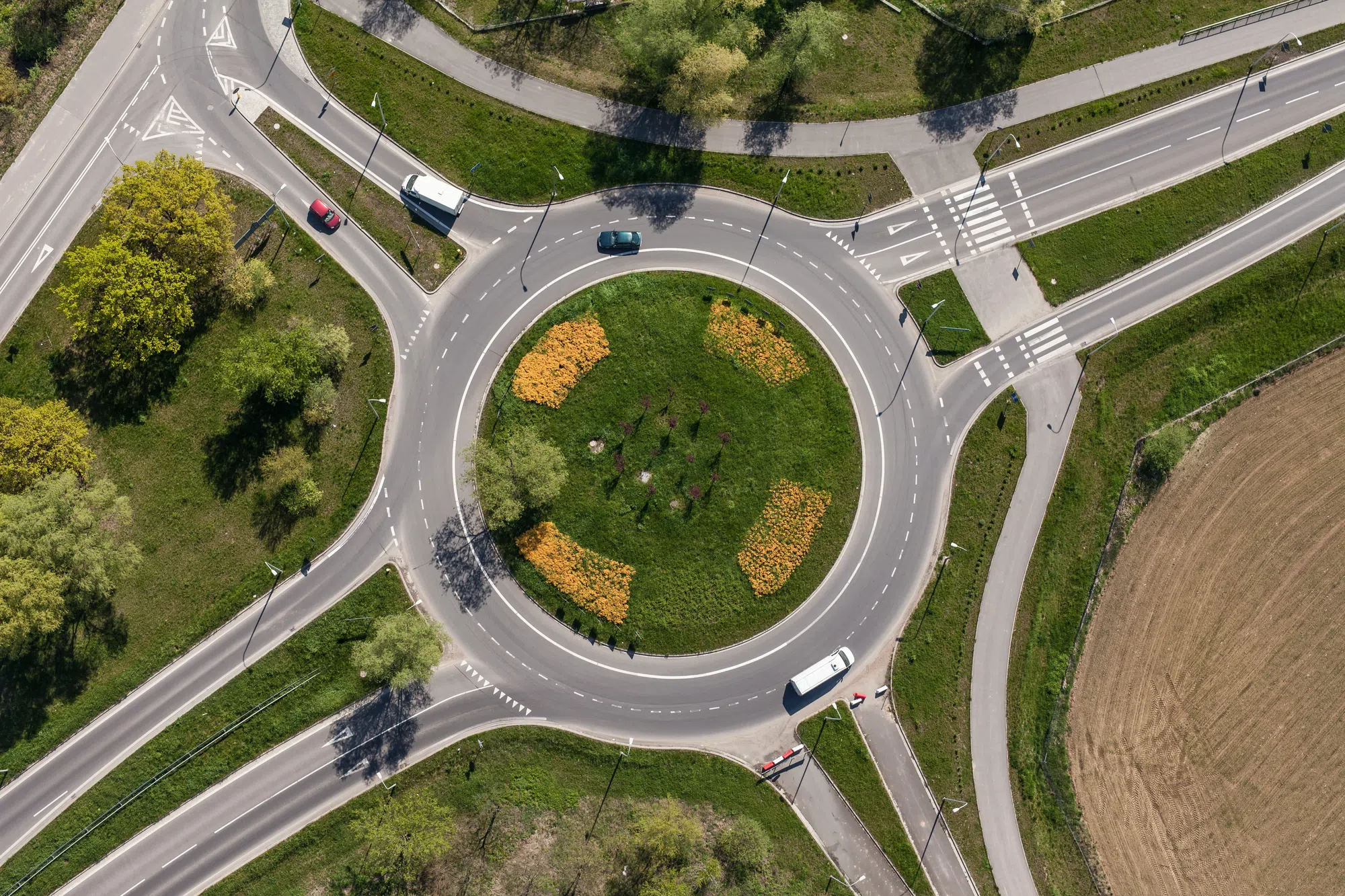 Here's How To Use A Roundabout!
