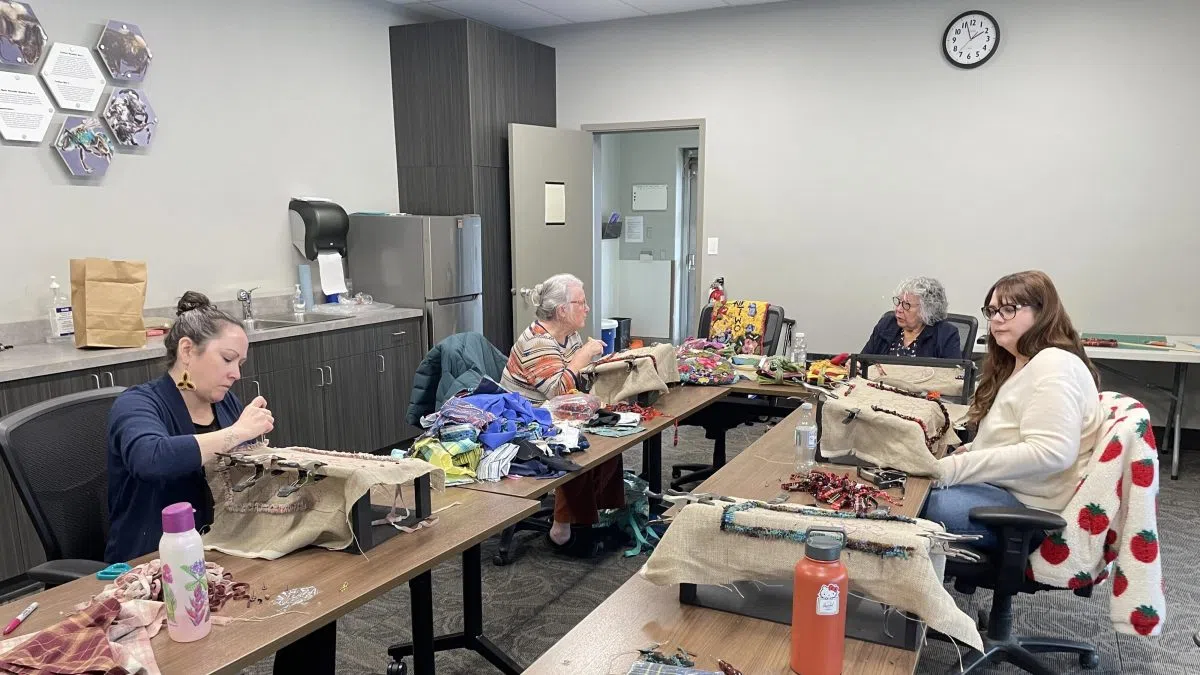 Artist aiming to revitalize Métis rug hooking in a year-long project