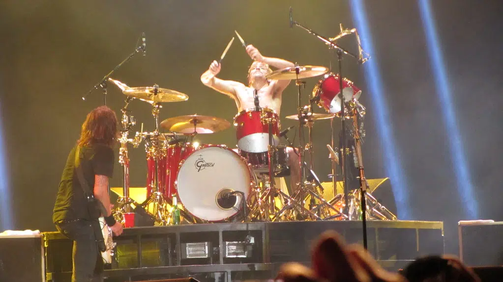 Foo Fighters streaming the tribute concerts for Taylor Hawkins
