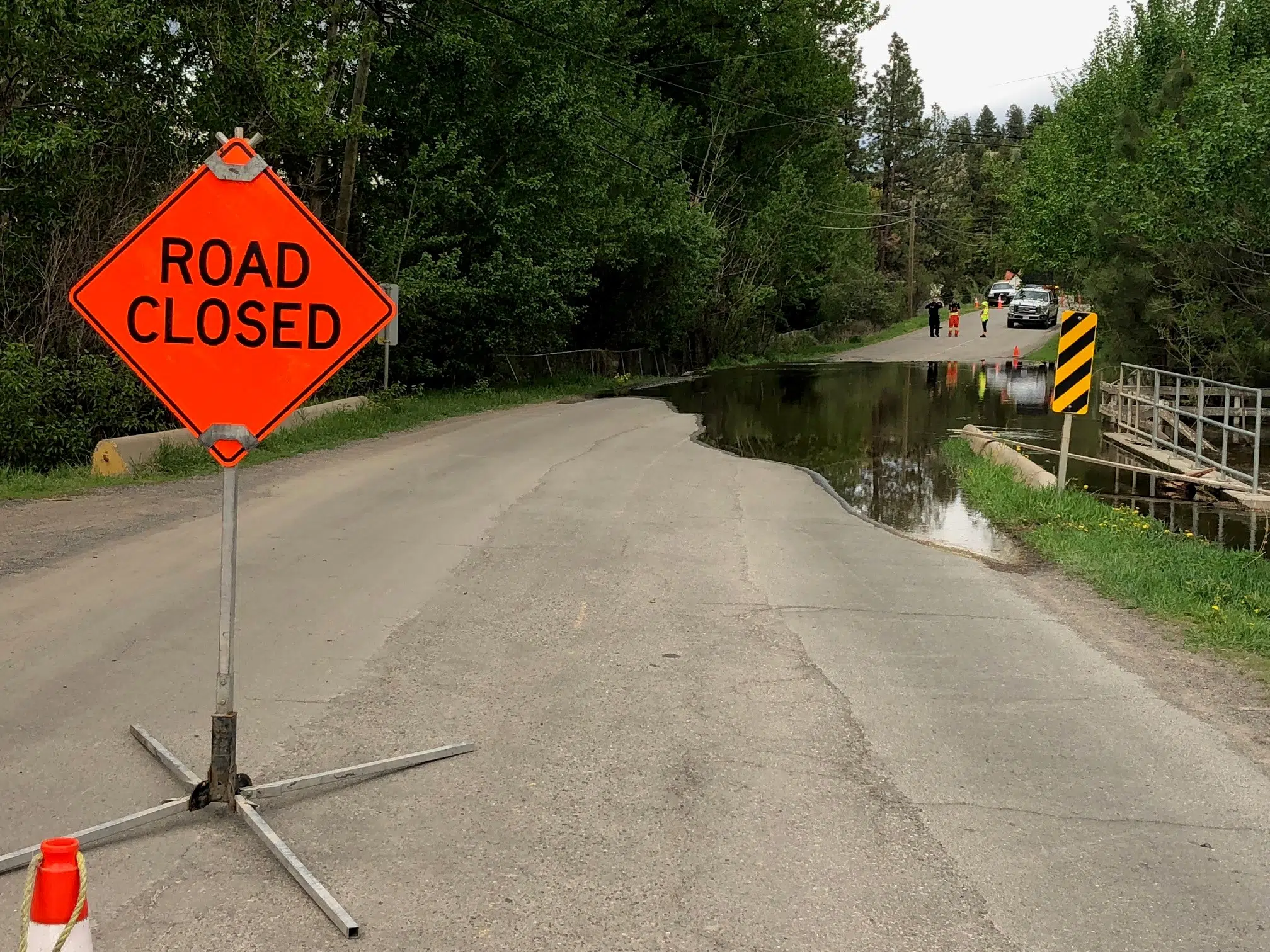 Barnhartvale Road to remain closed as City of Kamloops monitors area creeks around the clock