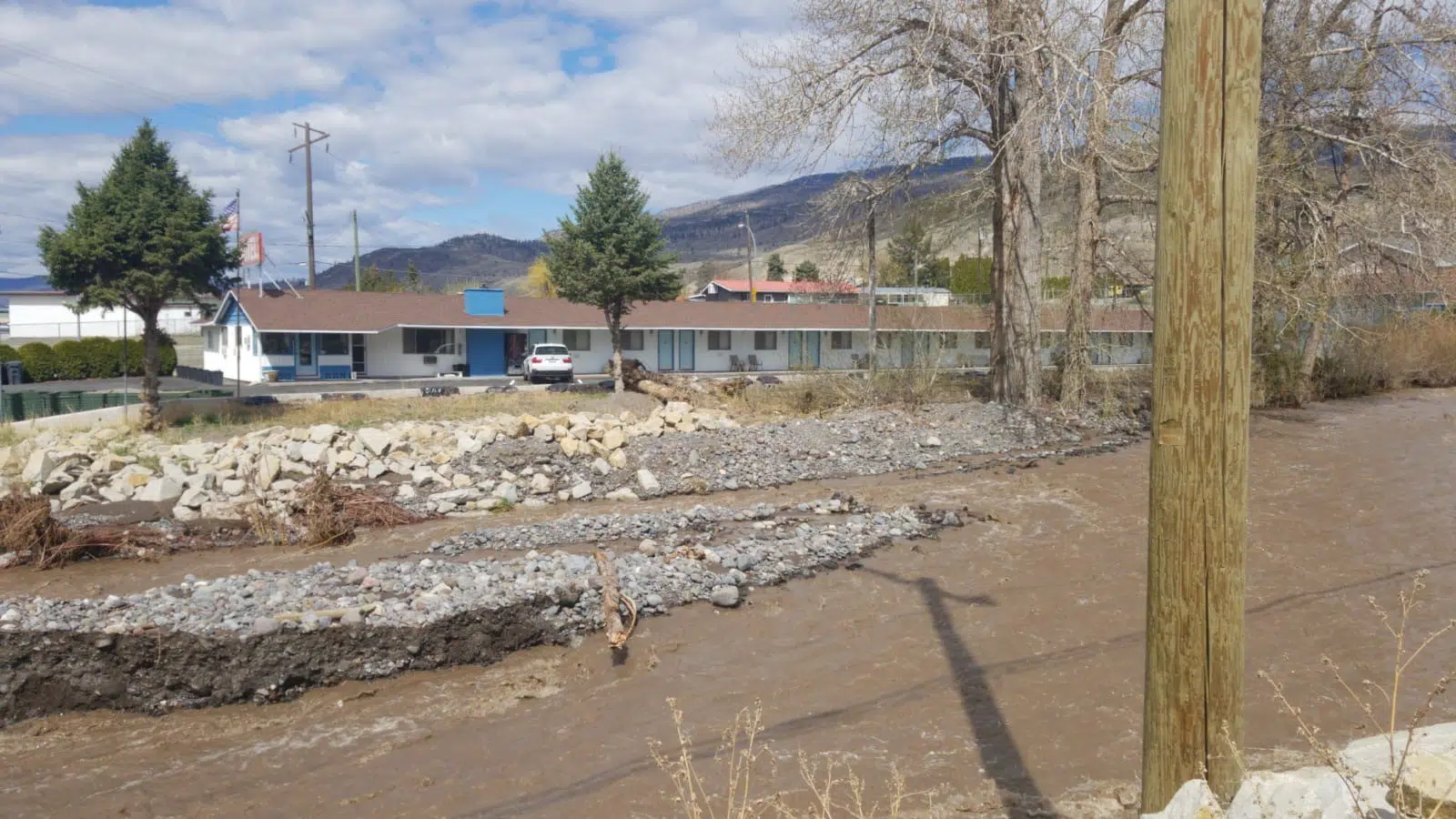 About 400 Cache Creek residents now on evacuation alert, 10 properties evacuated