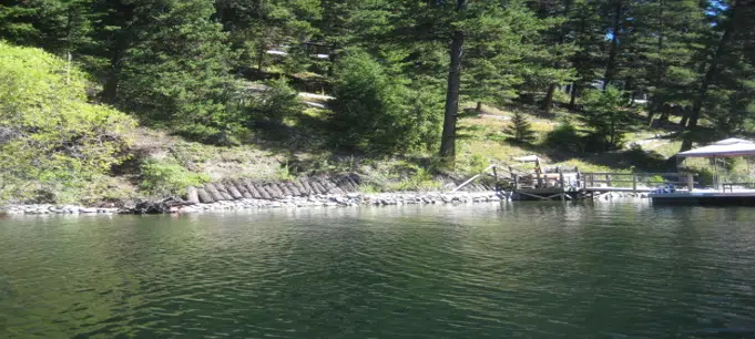 Residents want wakeboard boats banned on Heffley Lake