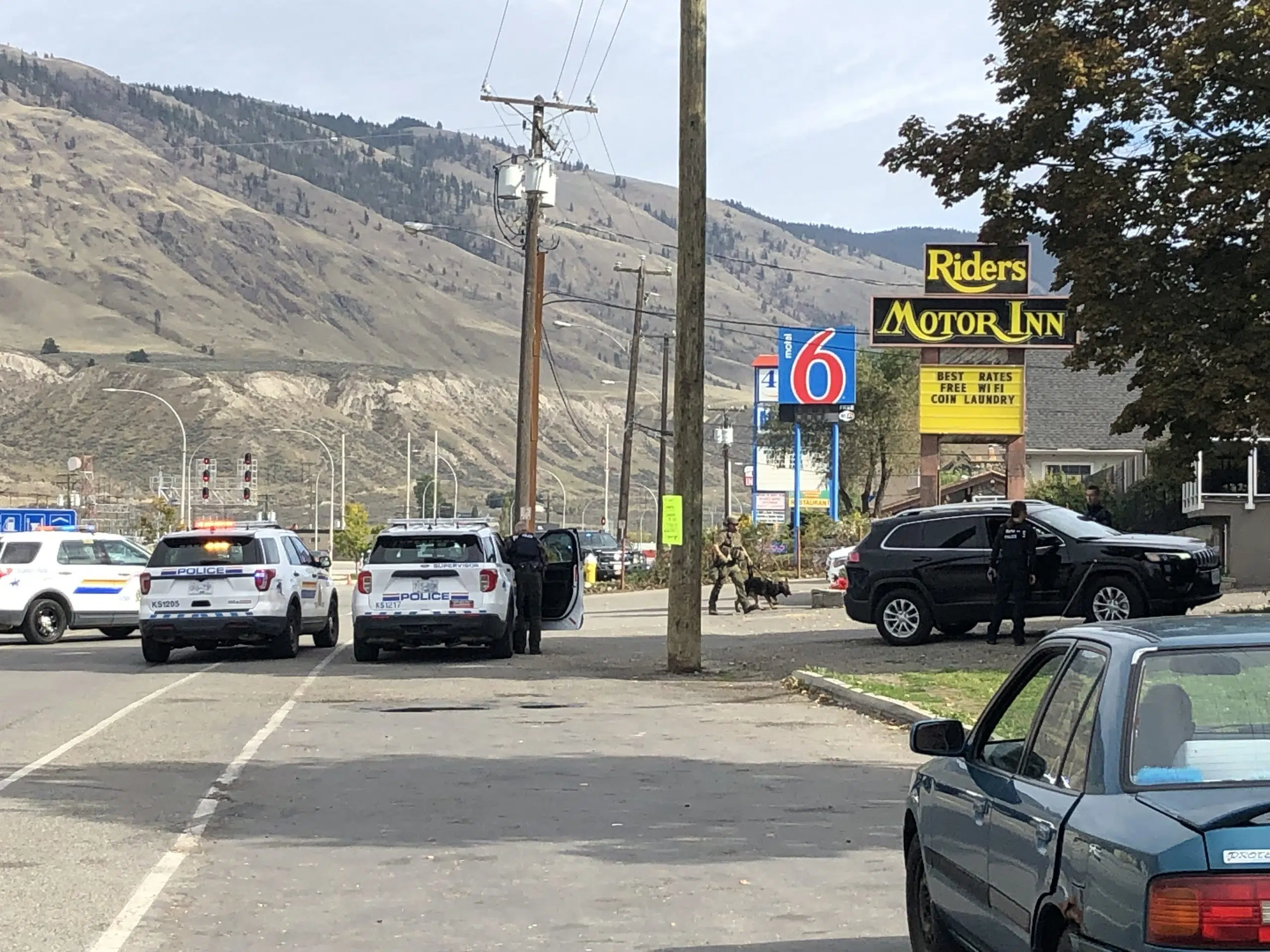 Massive police scene at Motel 6 in Kamloops caused by unconfirmed gunshot report