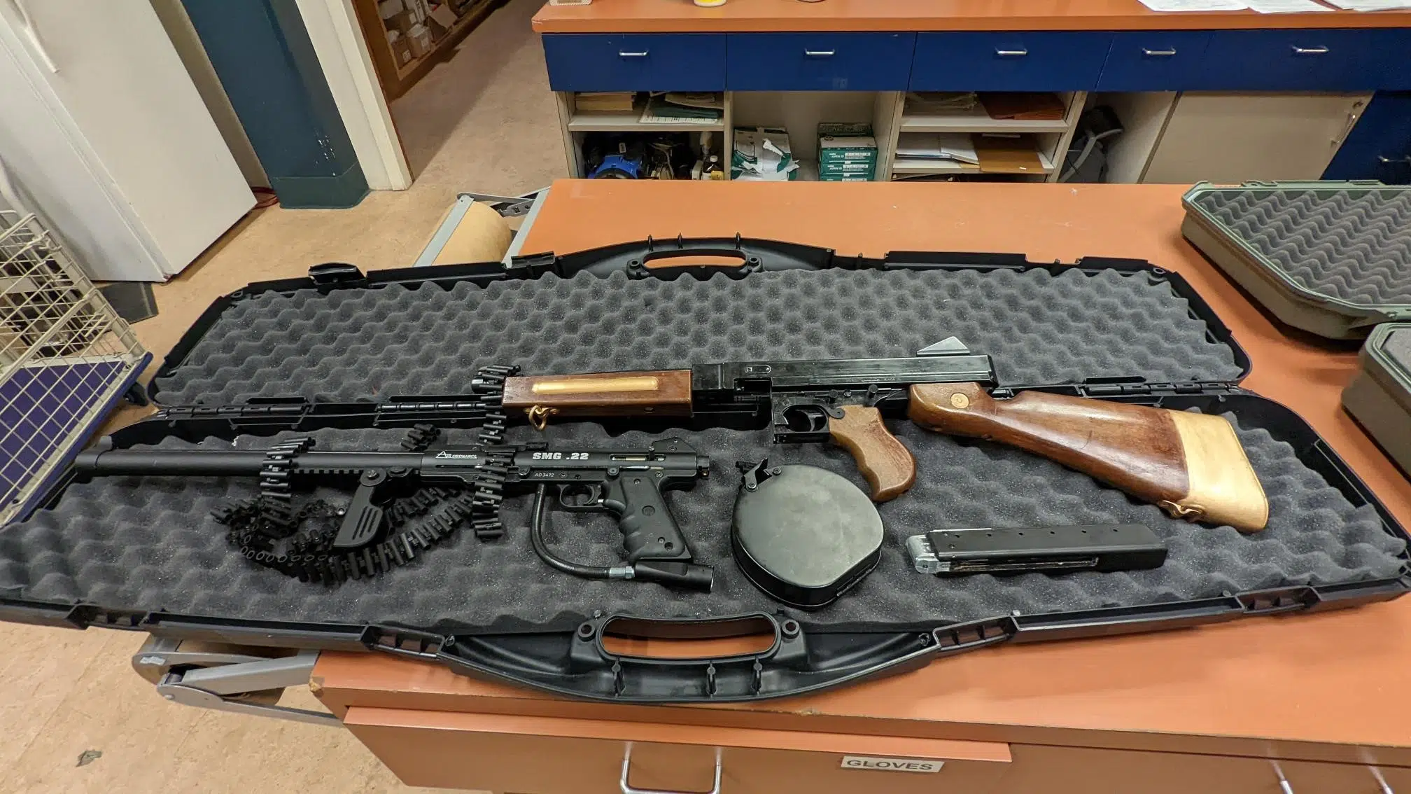 Man arrested after RCMP seize half a dozen airsoft and BB guns from Kamloops motel