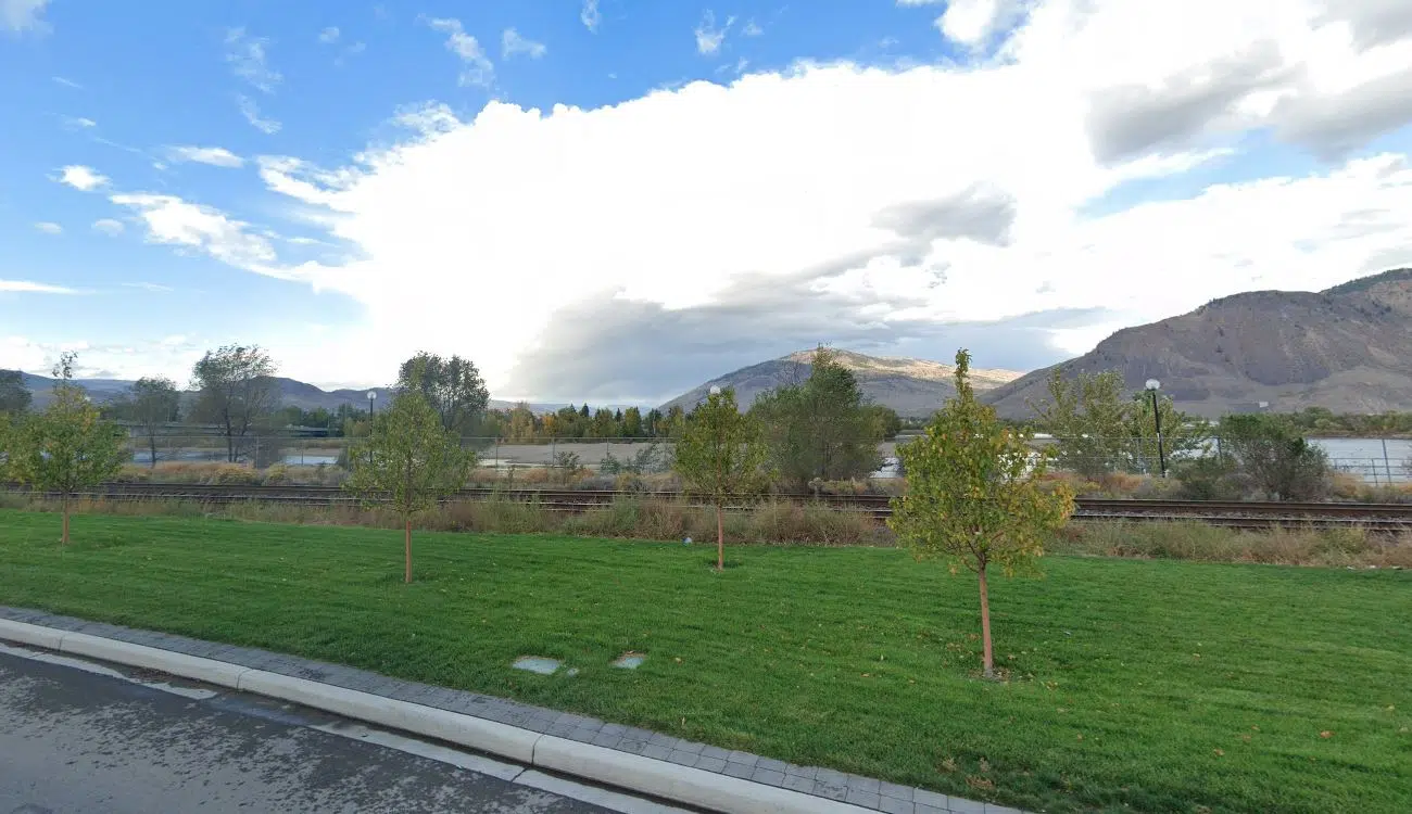 City of Kamloops to pay for new fence along CP Rail line in Victoria Street West corridor