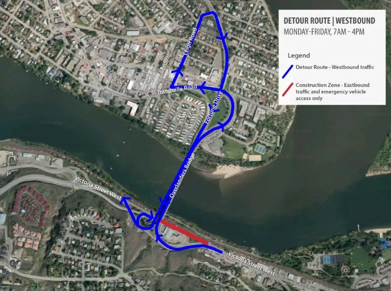 Safety fence being installed along CP Rail Line through Victoria Street West corridor