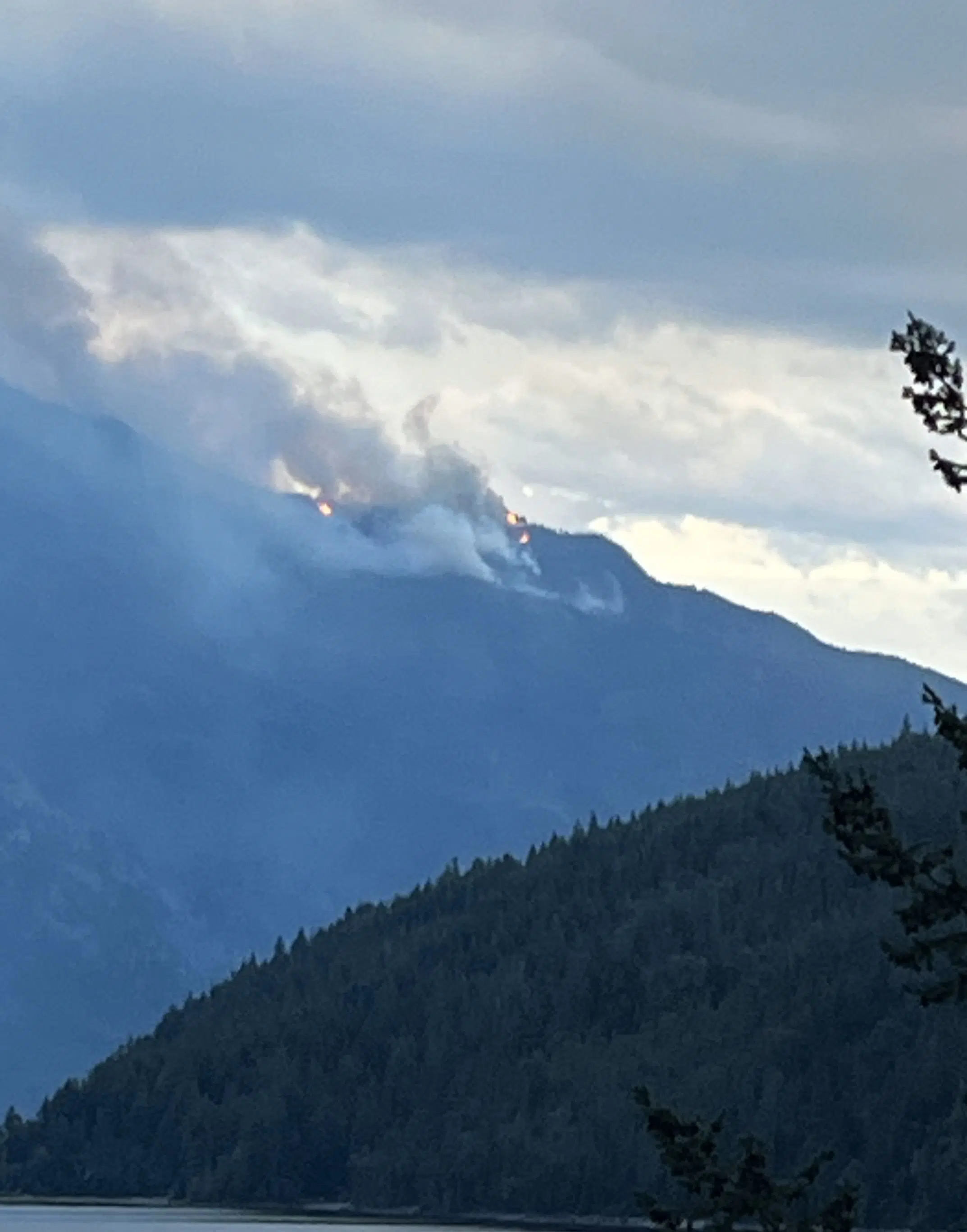 Winds and high heat whip up fire activity near Adams Lake