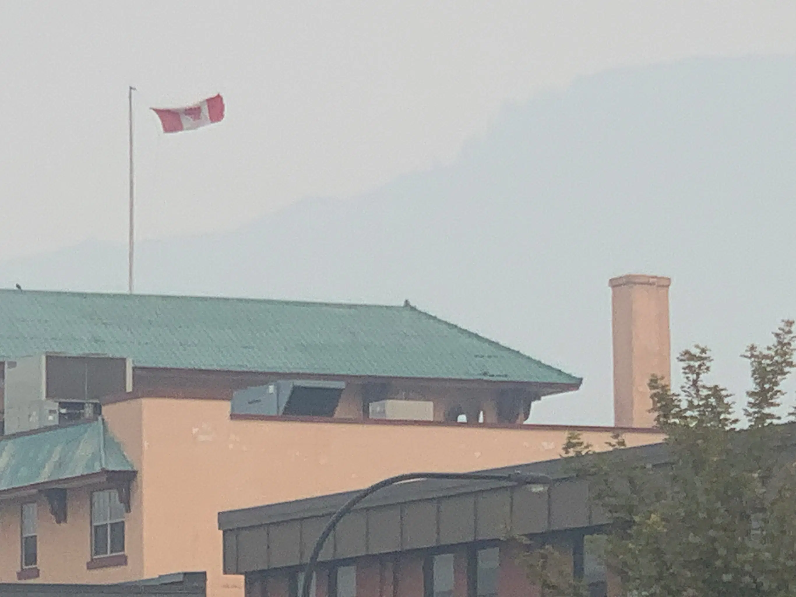 Kamloops air quality plummets, despite crews making further headway on local fires