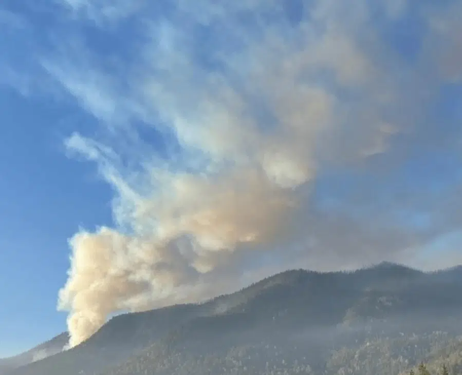 BC Wildfire Service working on Sorrento area smoke plume with Bush Creek East fire perimeter