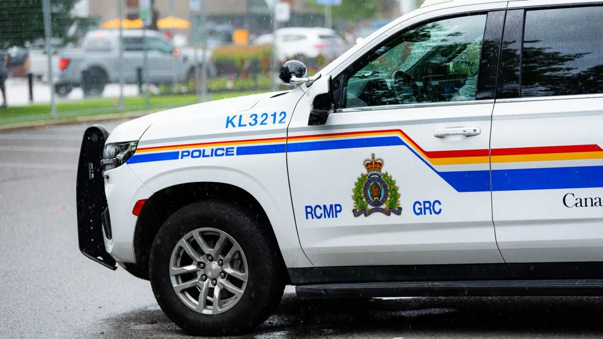 Stolen truck crashes in Kamloops following police chase; woman in custody