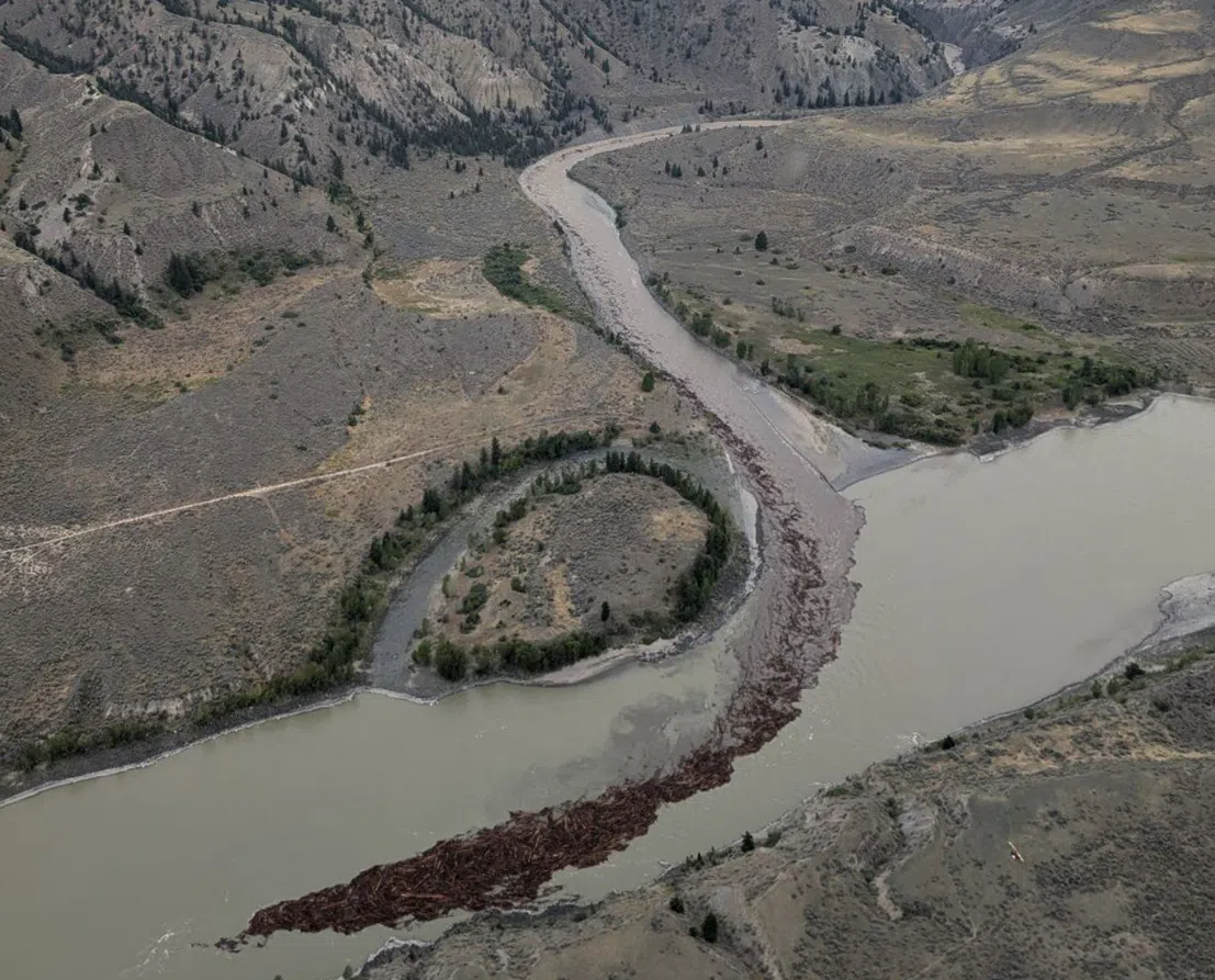 Farwell Bridge over Chilcotin River closed because of riverbank cracks