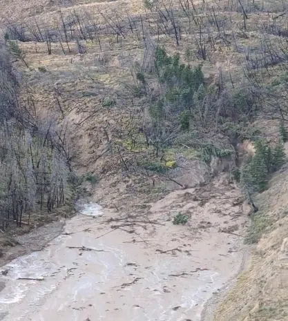 Chilcotin River starts flowing again, prompts evacuation orders, alerts