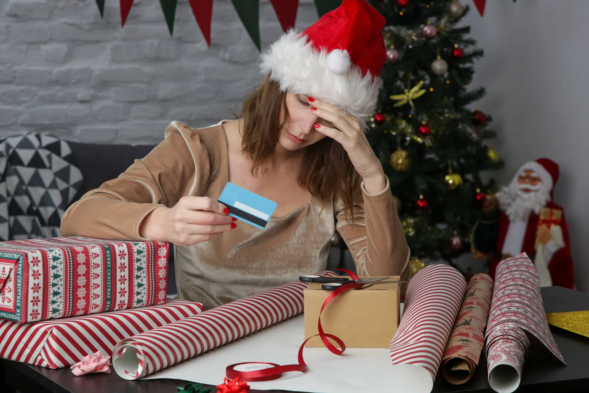 Survey shows 94% of Canadians feel financially stressed ahead of the holidays