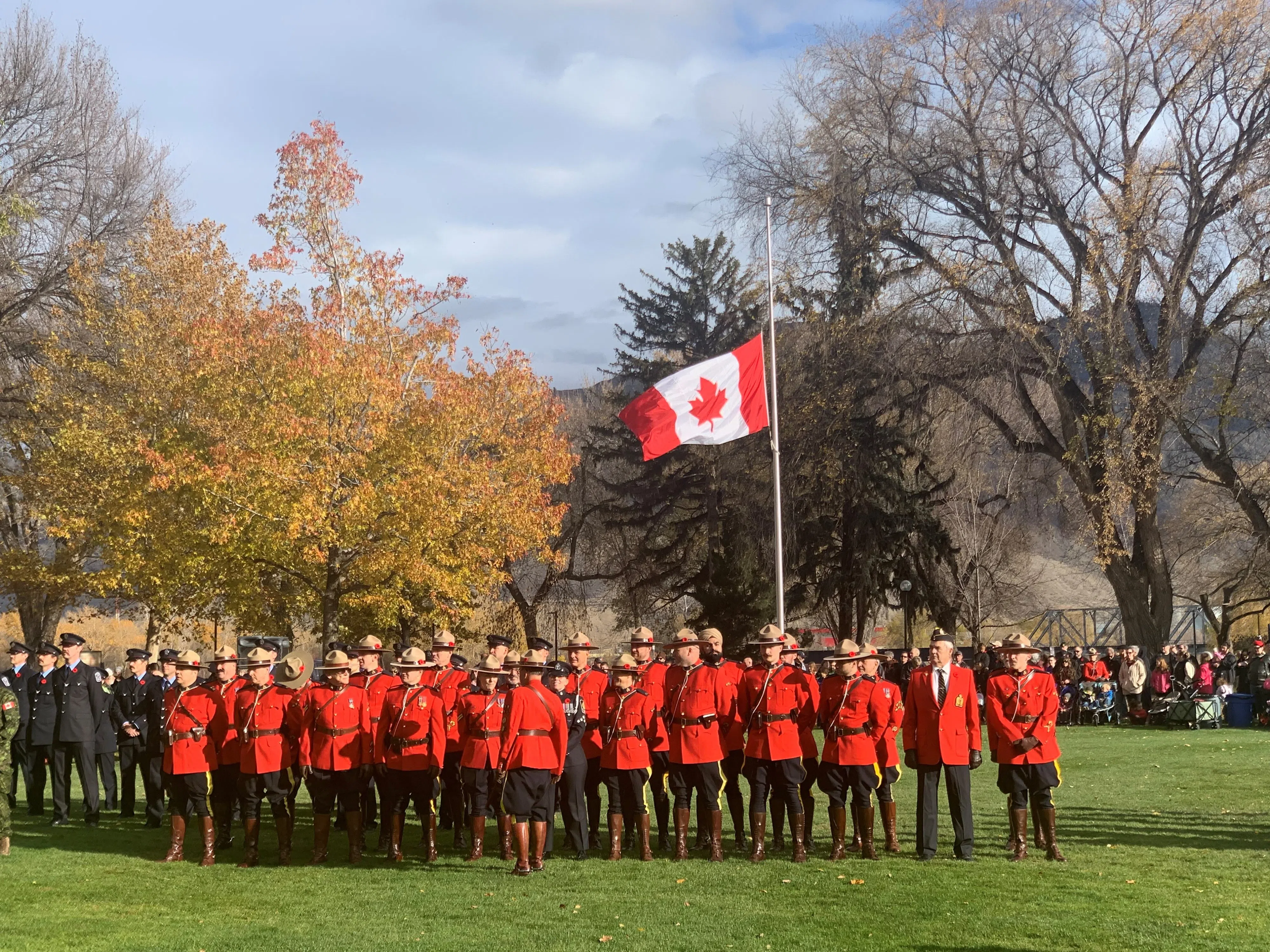 Hundreds pack Riverside Park to mark 2024 Remembrance Day