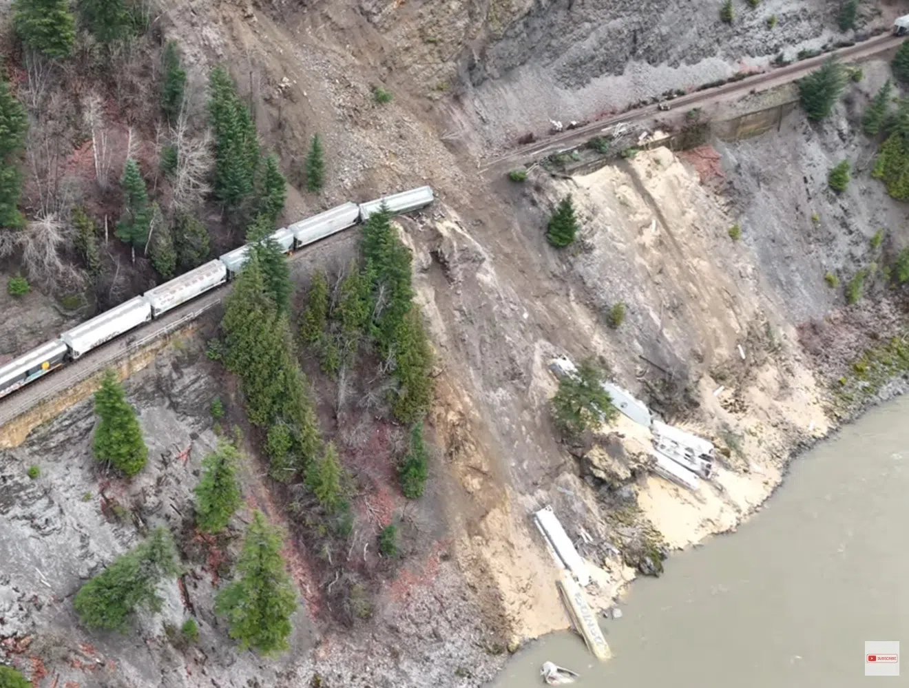 Rockslide causes train derailment/grain spill near Boston Bar