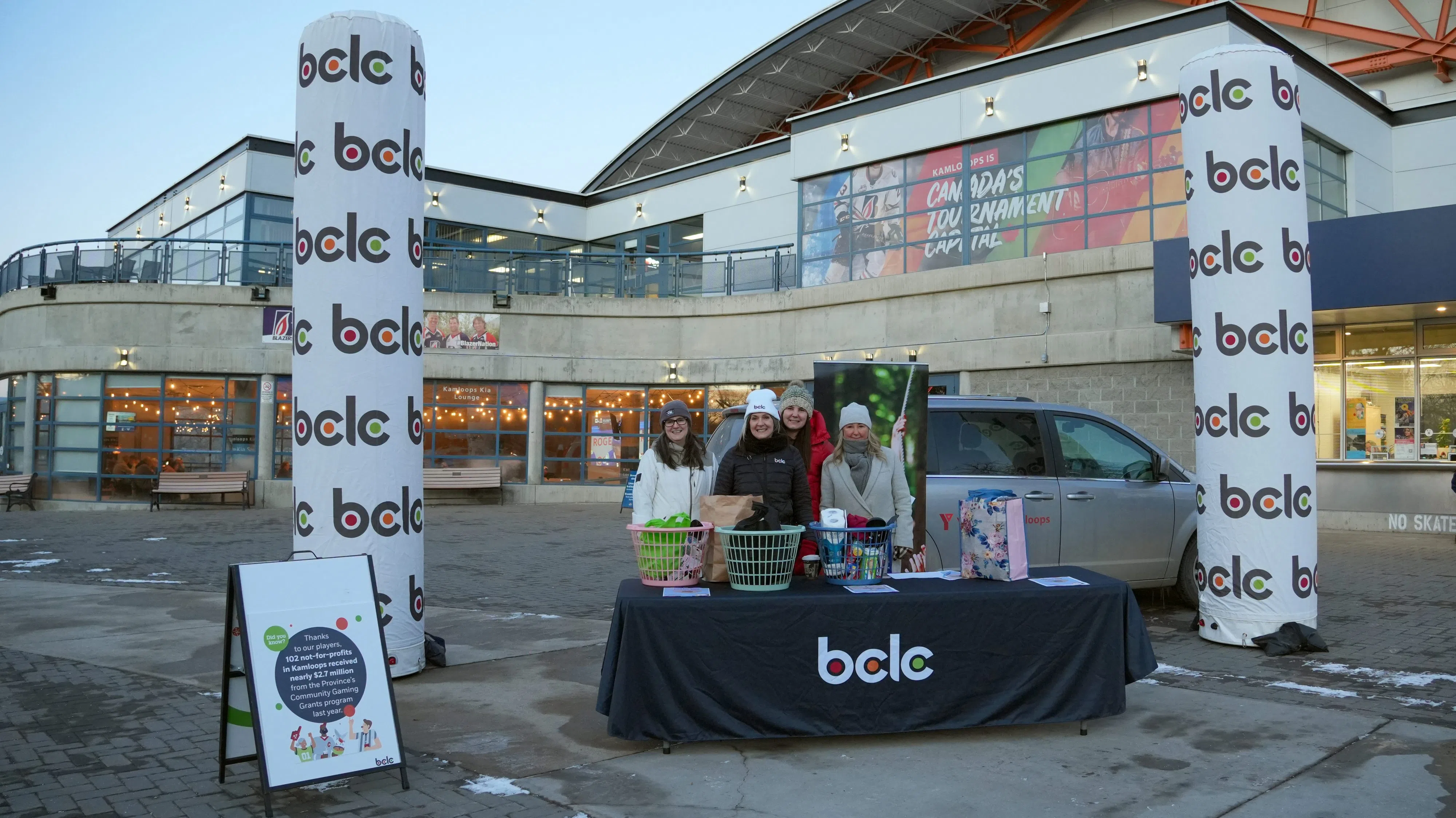 Kamloops Blazers & BCLC team up to help 20 families in need