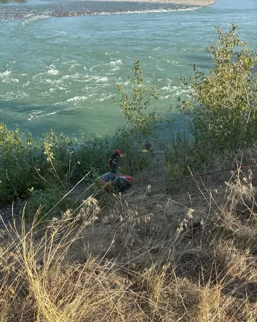 Paddle Boarders Rescued from North Thompson River Cliff by Kamloops Search and Rescue