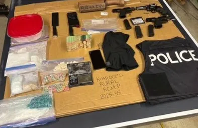 Tk'emlúps RCMP seize guns, drugs, and cash in late-night arrest