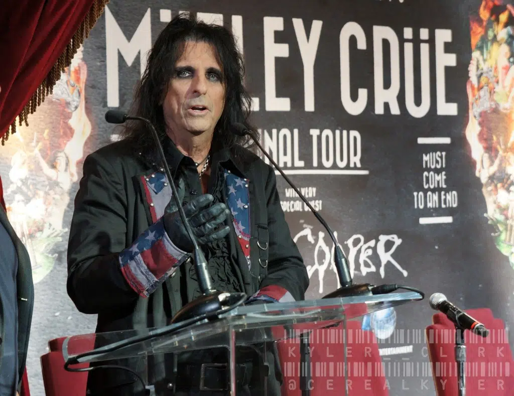 Alice Cooper Says His Covers Album Will Feature 'A Really, Really Great Bunch Of Guests'