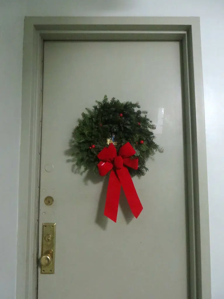 The Christmas Wreath . Tradition and History .