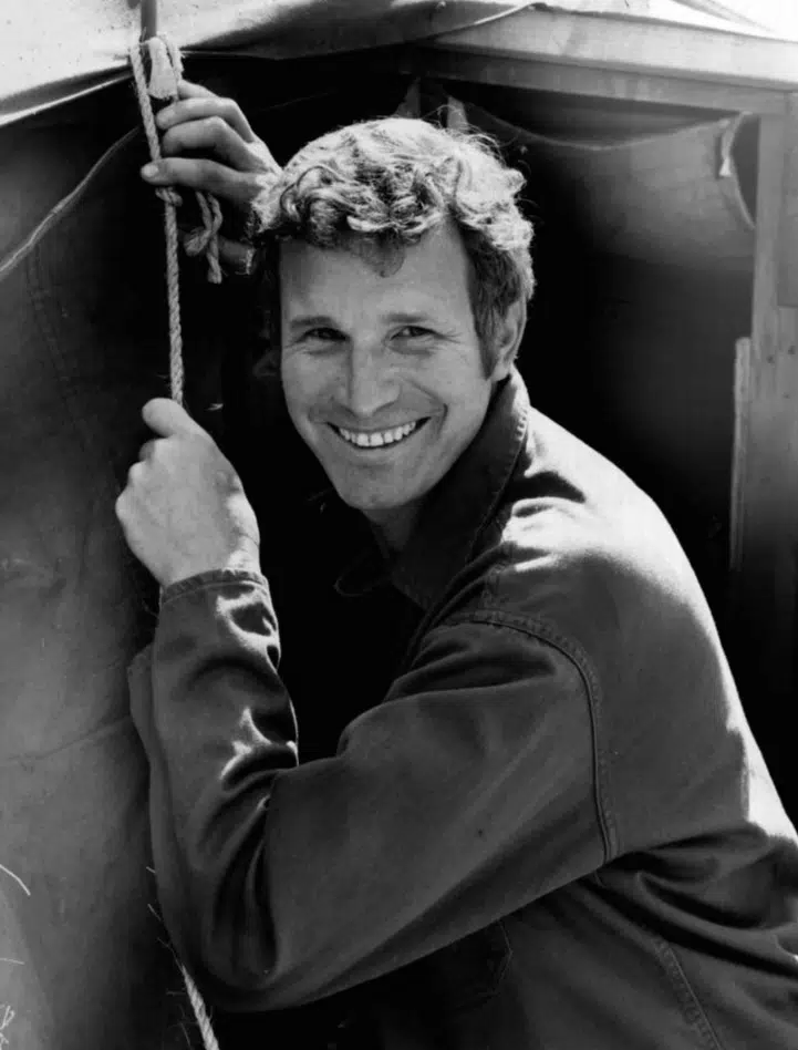 M*A*S*H Actor Wayne Rogers Dead At Age Of 82