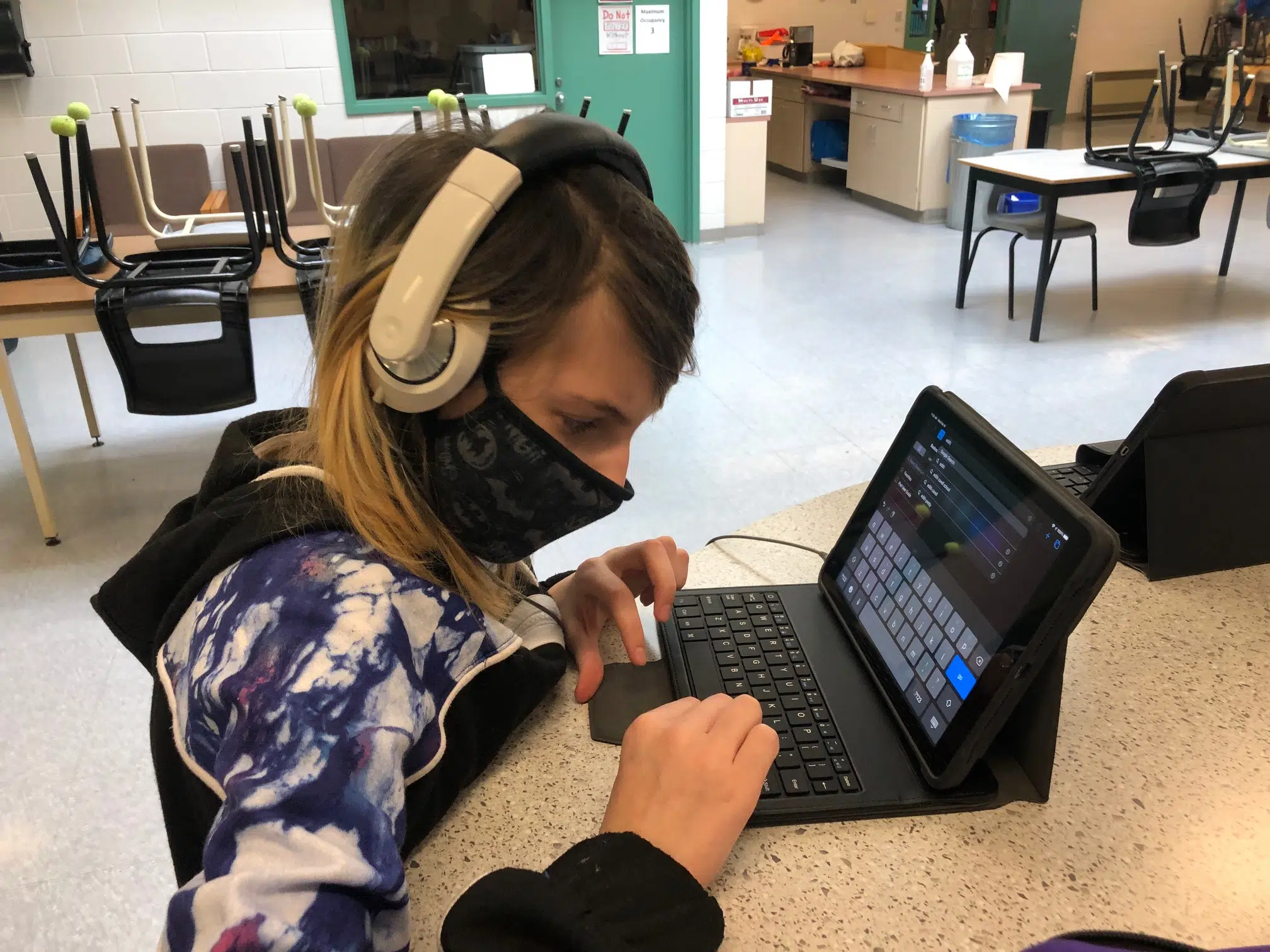 Best Buy Grant Means Much Needed Technology For Edith Cavell School