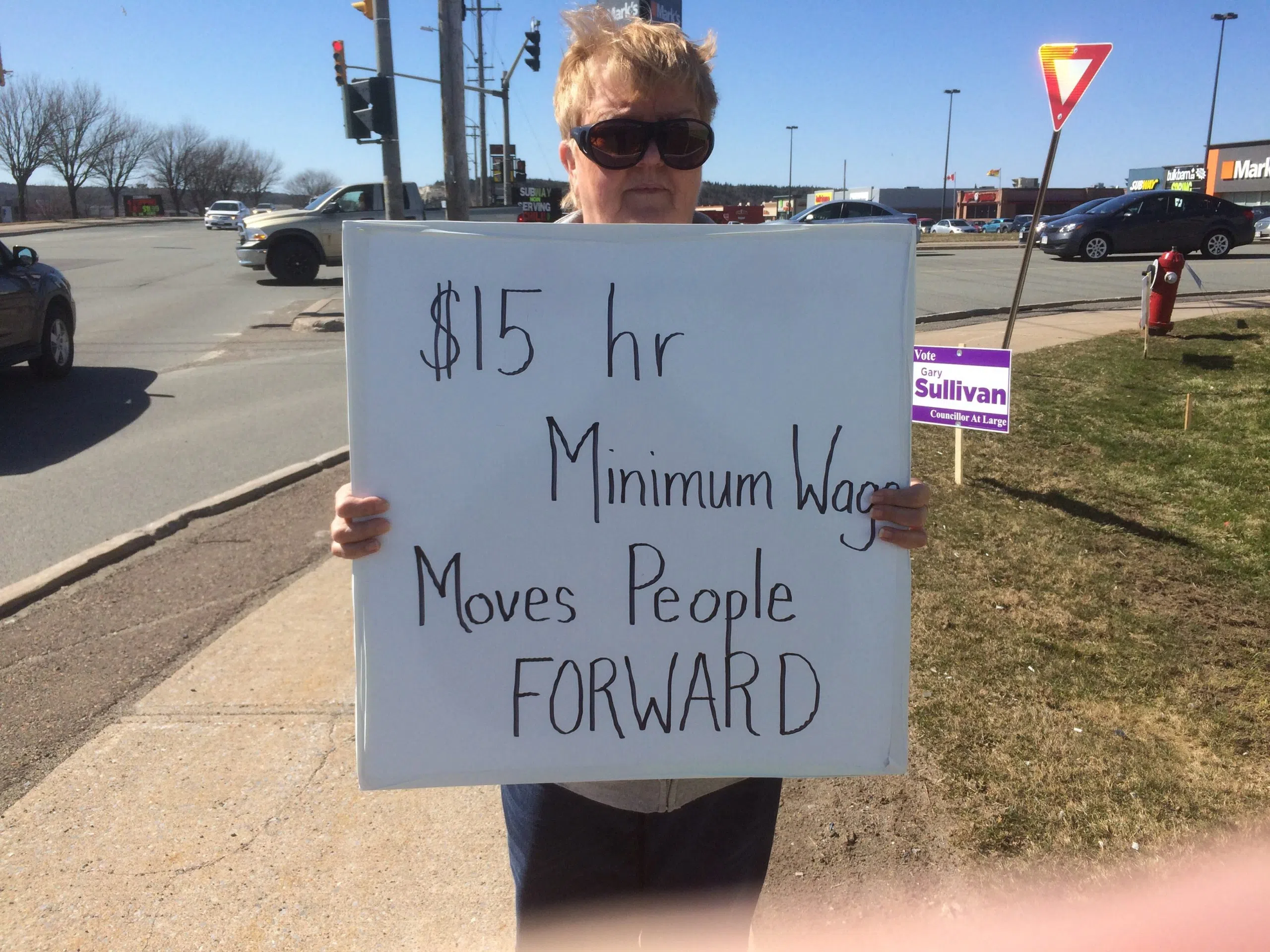 Campaigns Underway In Several Provinces To Raise Minimum Wage To "A Living Wage"