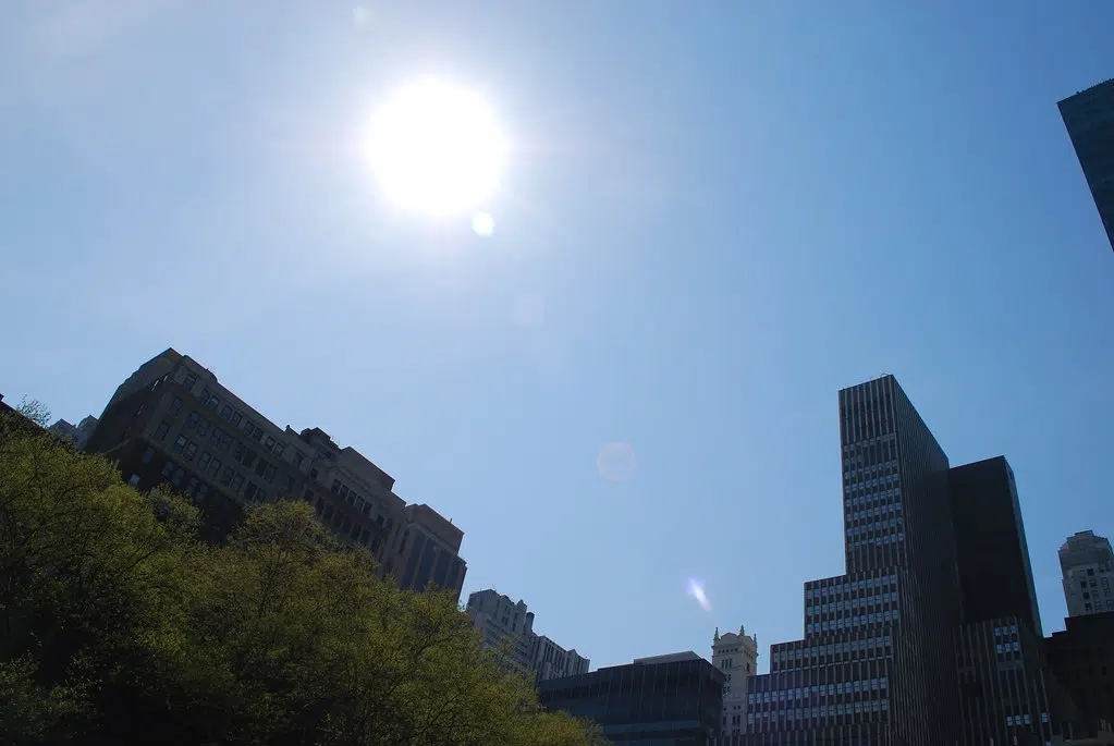 Experts Advise 'Sun-Sense' To Battle Extreme Heat