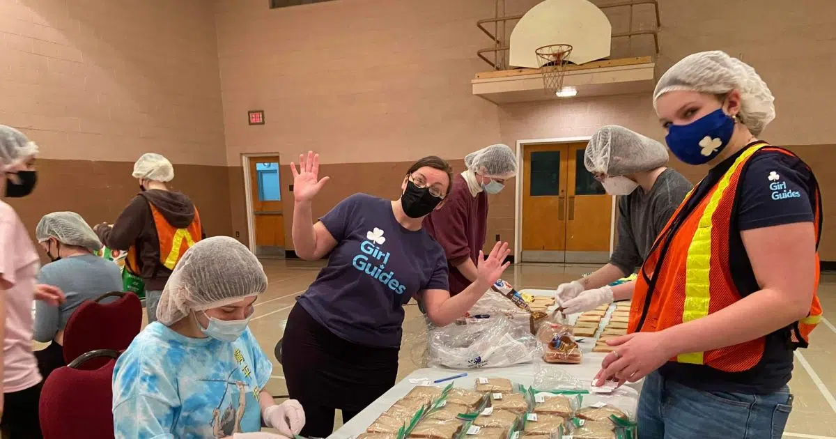 Local Girl Guide Unit Makes Sandwiches For Romero House | Country 94