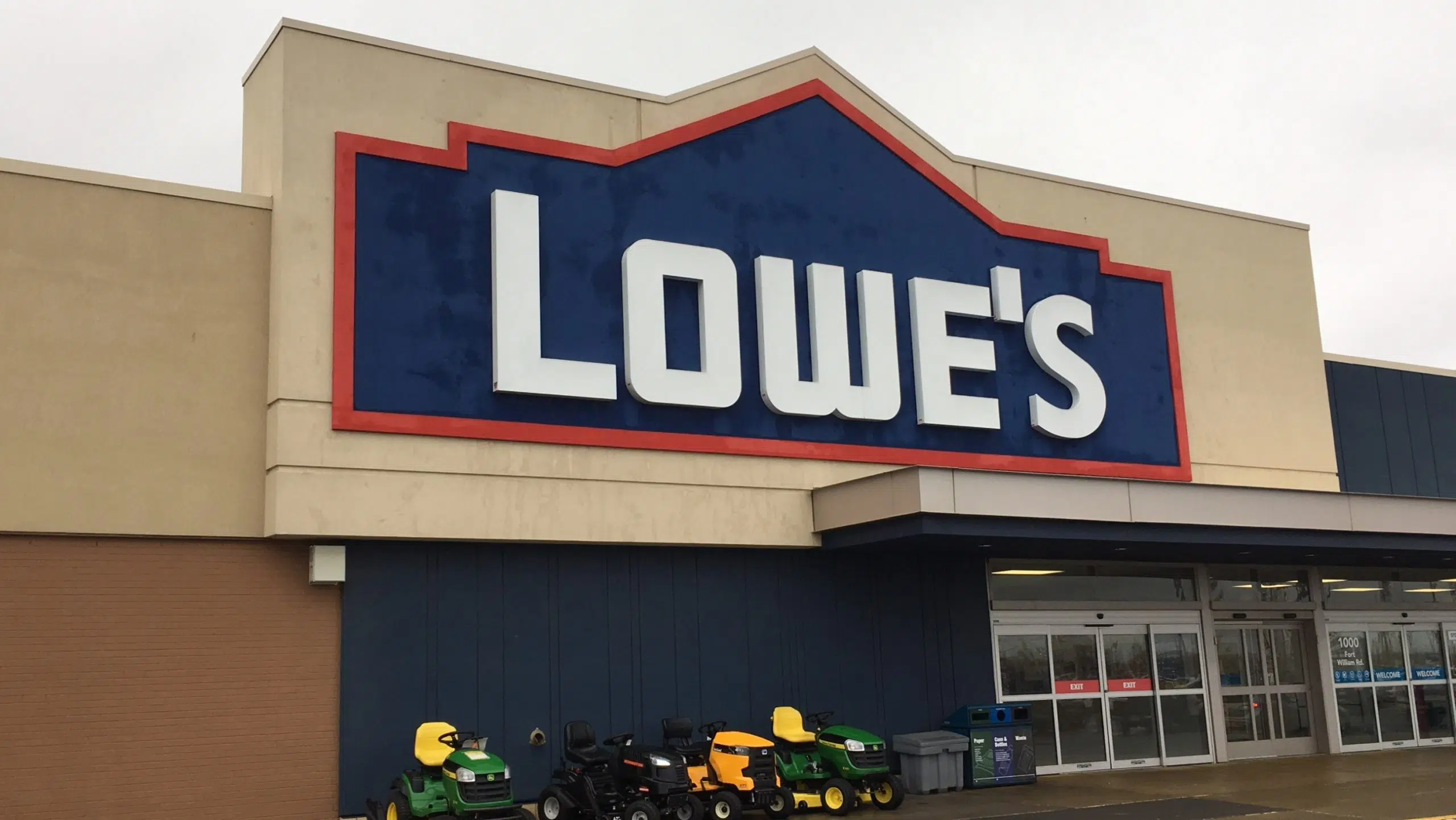 Lowe's Not Closing In Thunder Bay