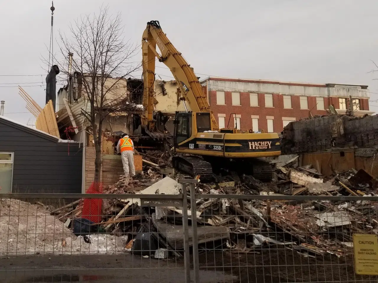 VIDEO: Former Oddfellows Building Comes Down