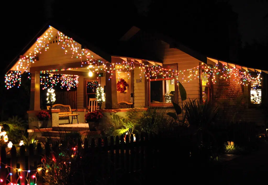 Christmas Decorations, You Will Have To Work Hard This  To Beat This Entertaining Home