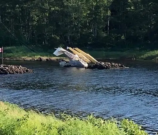 Float Plane Crashes In New Germany
