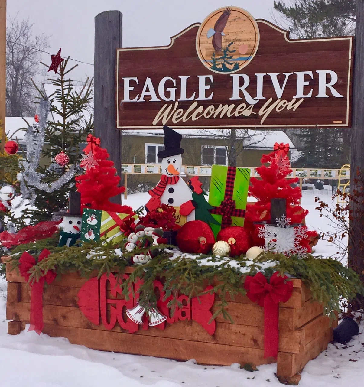 Eagle River Dresses Up For The Season