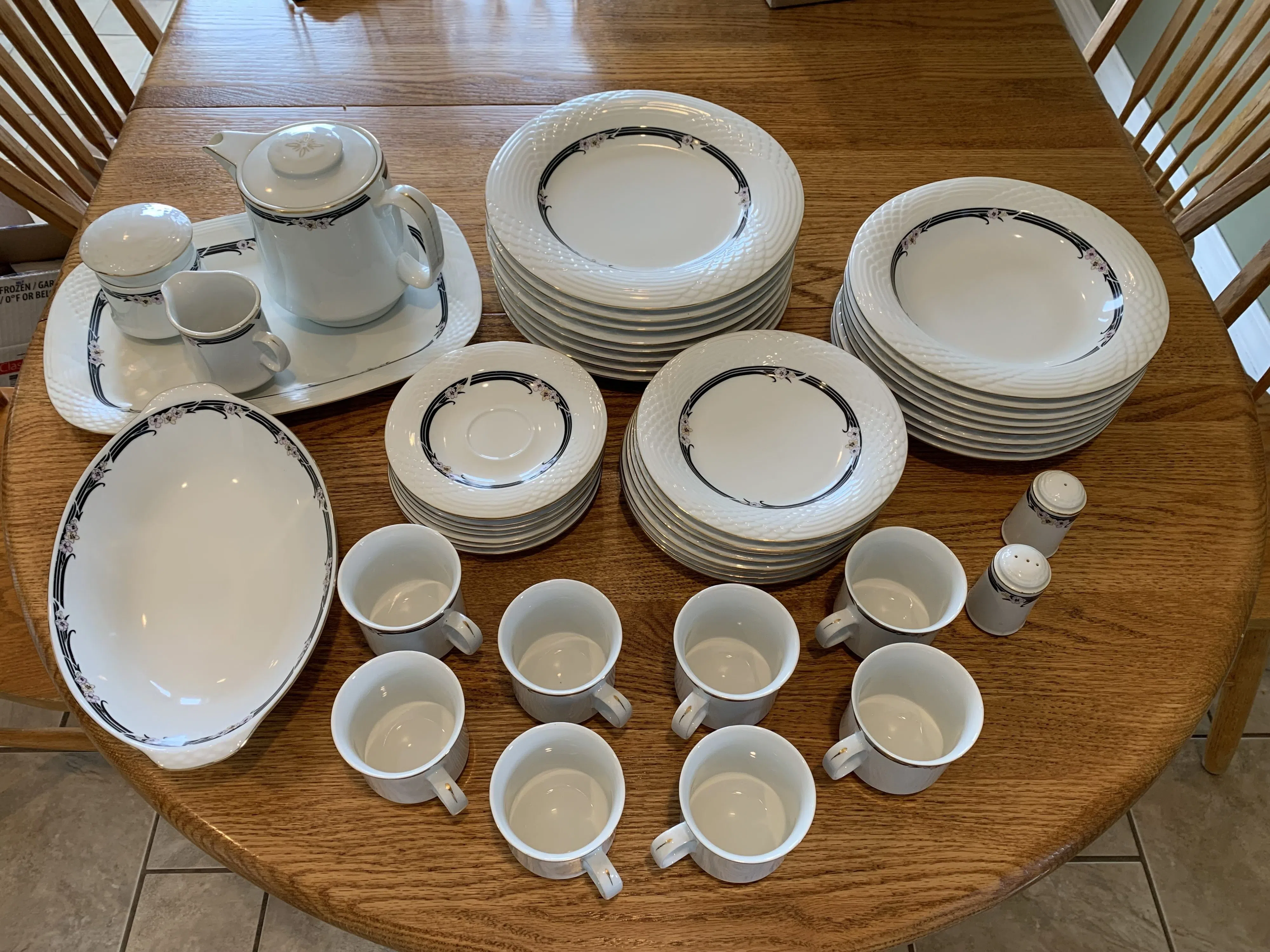 Lynns Fine China | CKDR