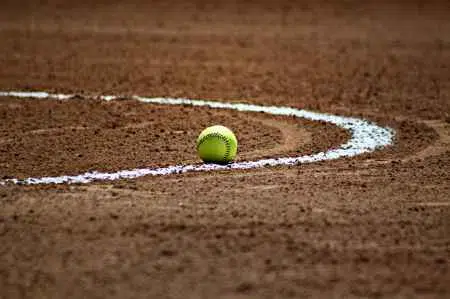 Valders and Manitowoc Lincoln, Lutheran Softball Teams Earn Wins, Roncalli Falls